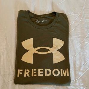 Mens Large UA T-shirt
